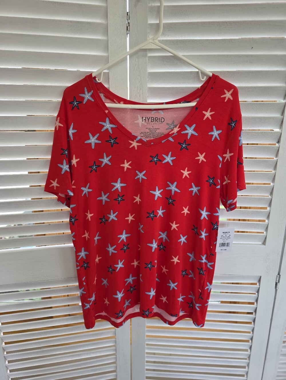 Hybrid Women's Red Starfish Print V-Neck T-Shirt Size L